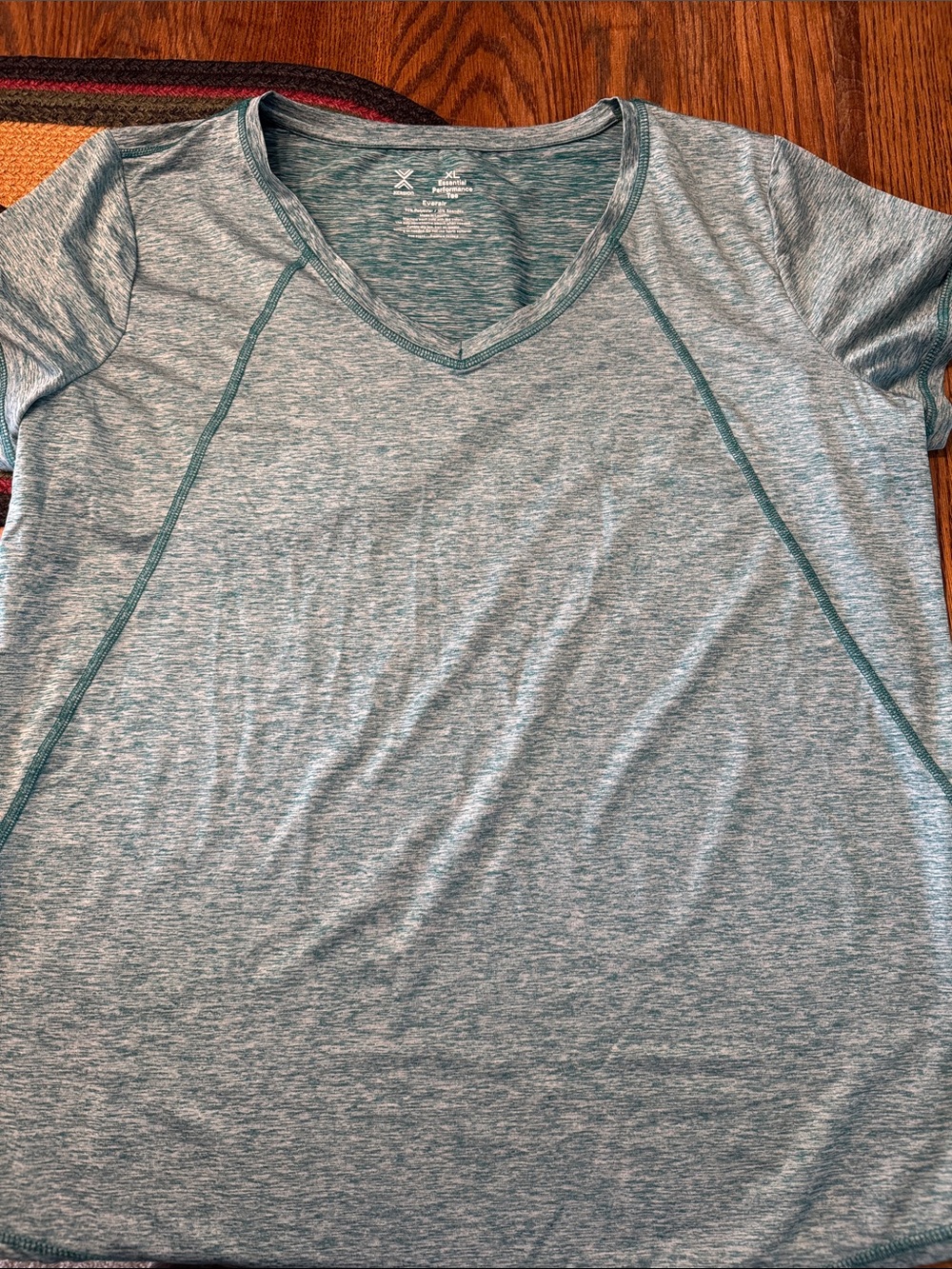 Xersion Heathered Light Blue Short Sleeve V-Neck Tee